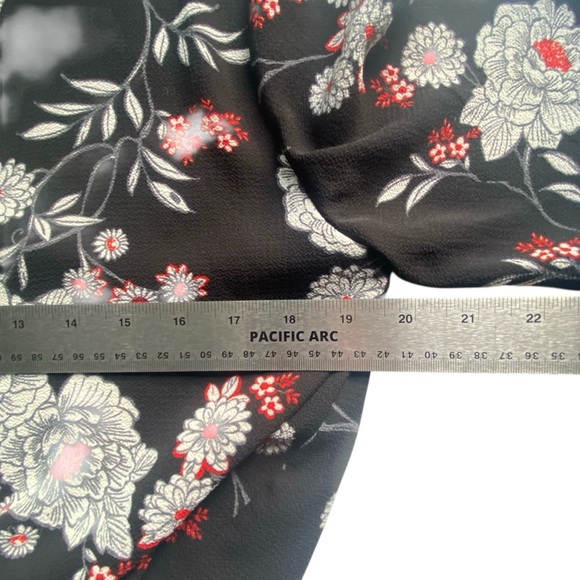 Floral‎ Boho Tie-Front Cropped Short Sleeve Blouse Size Medium - Picture 5 of 5